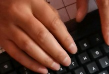 电脑小键盘数字指法错误的危害与改进方法（数字指法错误如何影响工作效率，提高正确输入速度的关键）